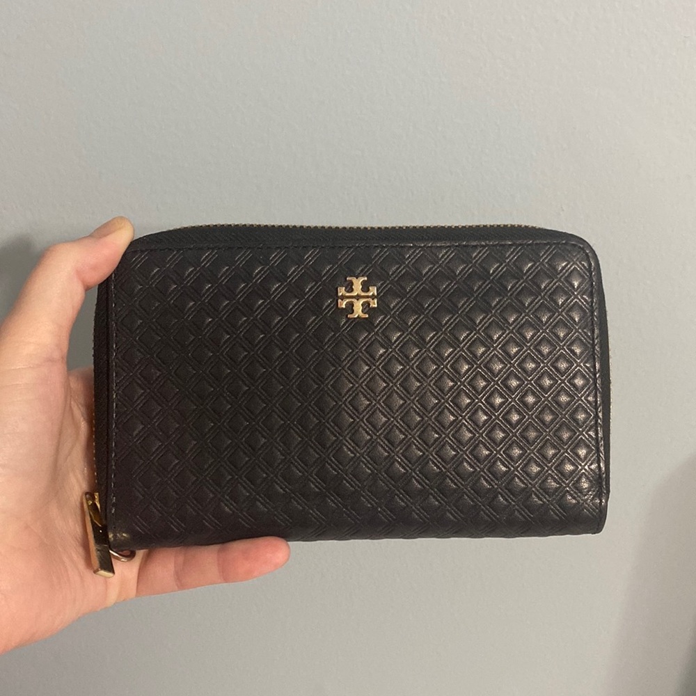Tory Burch zip wallet